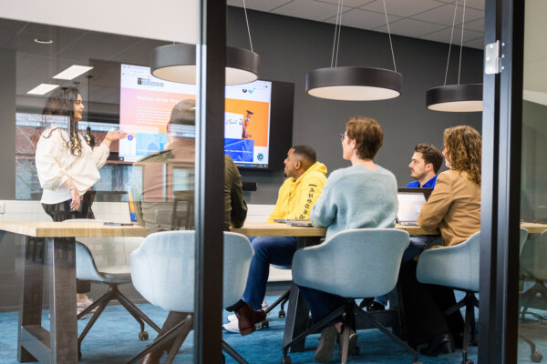 5 tips om de ROI van je Microsoft Teams Meeting Rooms investering te verhogen